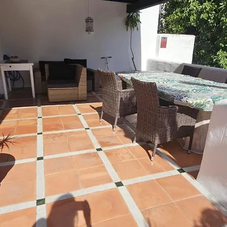 Bonito Piso Con Jardines Y Piscina Эстепона