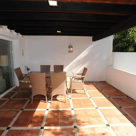 Bonito Piso Con Jardines Y Piscina Apartment