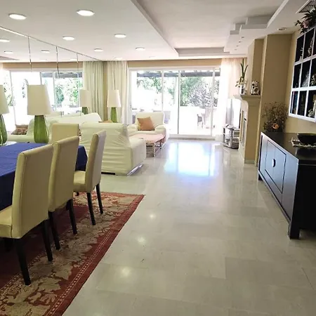 Bonito Piso Con Jardines Y Piscina Apartment