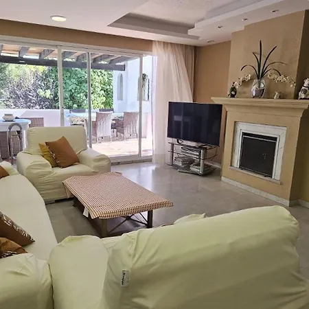 Bonito Piso Con Jardines Y Piscina * 埃斯特波纳