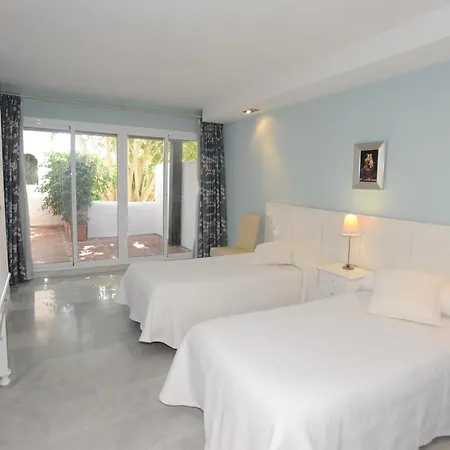 Bonito Piso Con Jardines Y Piscina * 埃斯特波纳