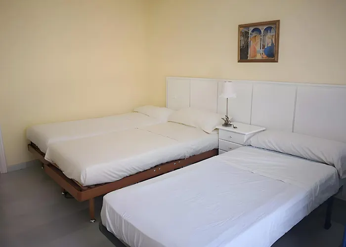 Bonito Piso Con Jardines Y Piscina Estepona