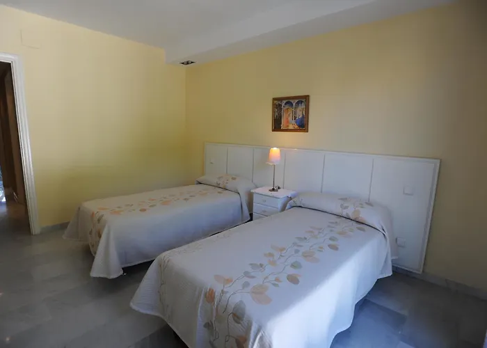 Bonito Piso Con Jardines Y Piscina Apartamento Estepona