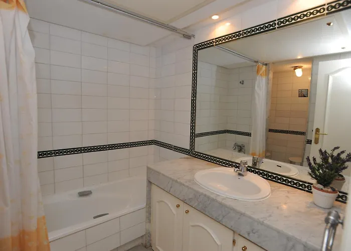 Bonito Piso Con Jardines Y Piscina Apartamento *