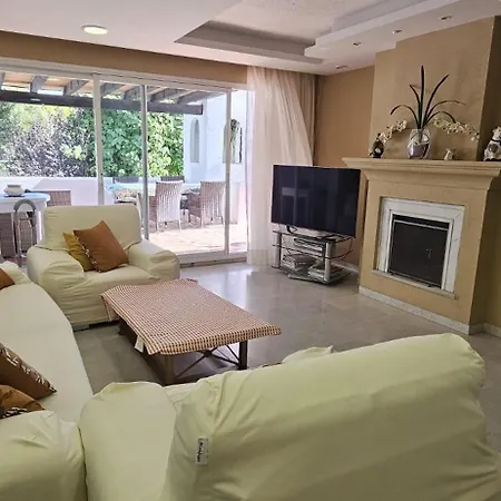 Apartmán Bonito Piso Con Jardines Y Piscina Estepona
