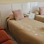 Bonito Piso Con Jardines Y Piscina Estepona