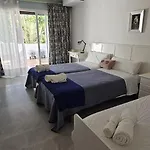 Bonito Piso Con Jardines Y Piscina Apartment *