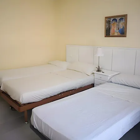 Bonito Piso Con Jardines Y Piscina Estepona